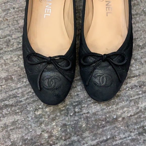 CHANEL Black Quilted Lambskin or Calfskin Flats Caviar - Picture 4 of 6